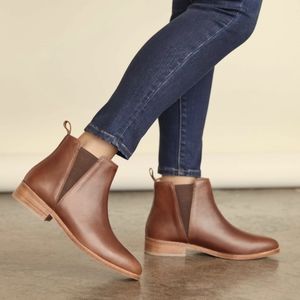Nisolo Everyday Chelsea Boot in Brandy Size 8.5